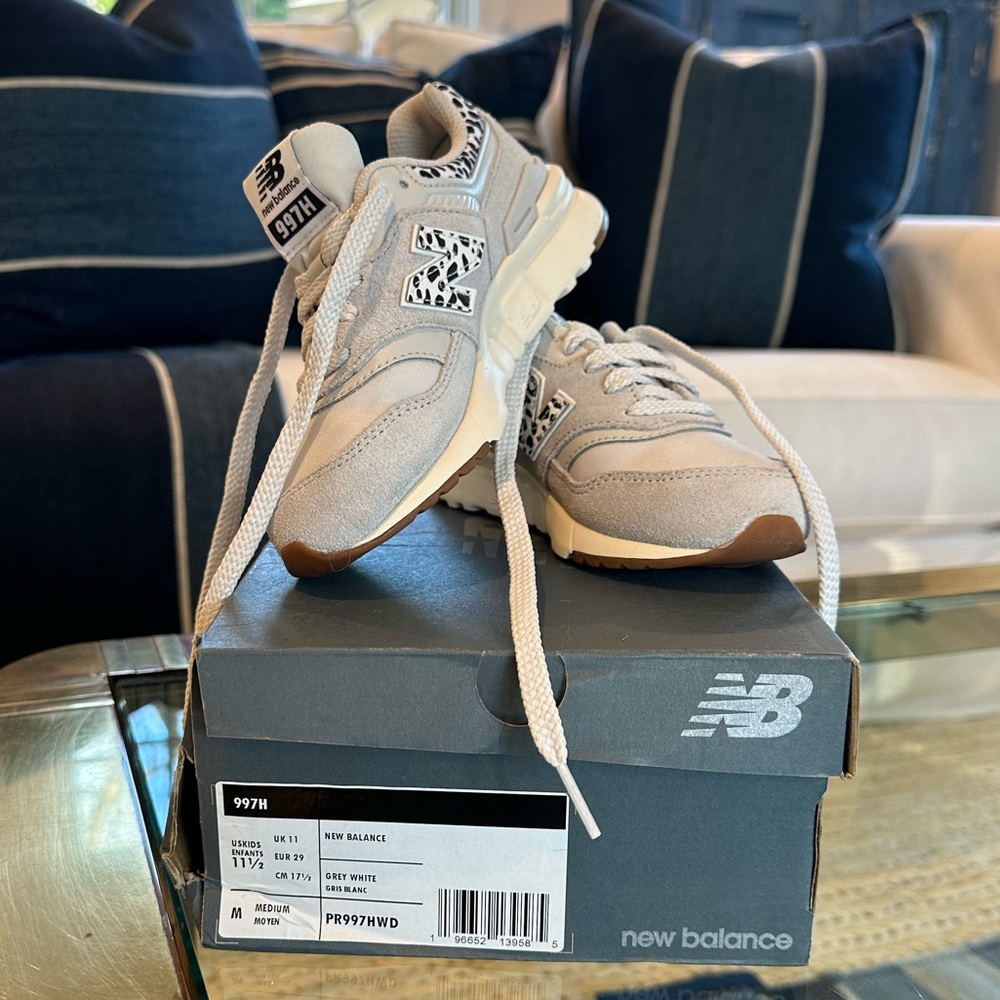 New Balance Girls Sneakers, Size 11.5 NIB